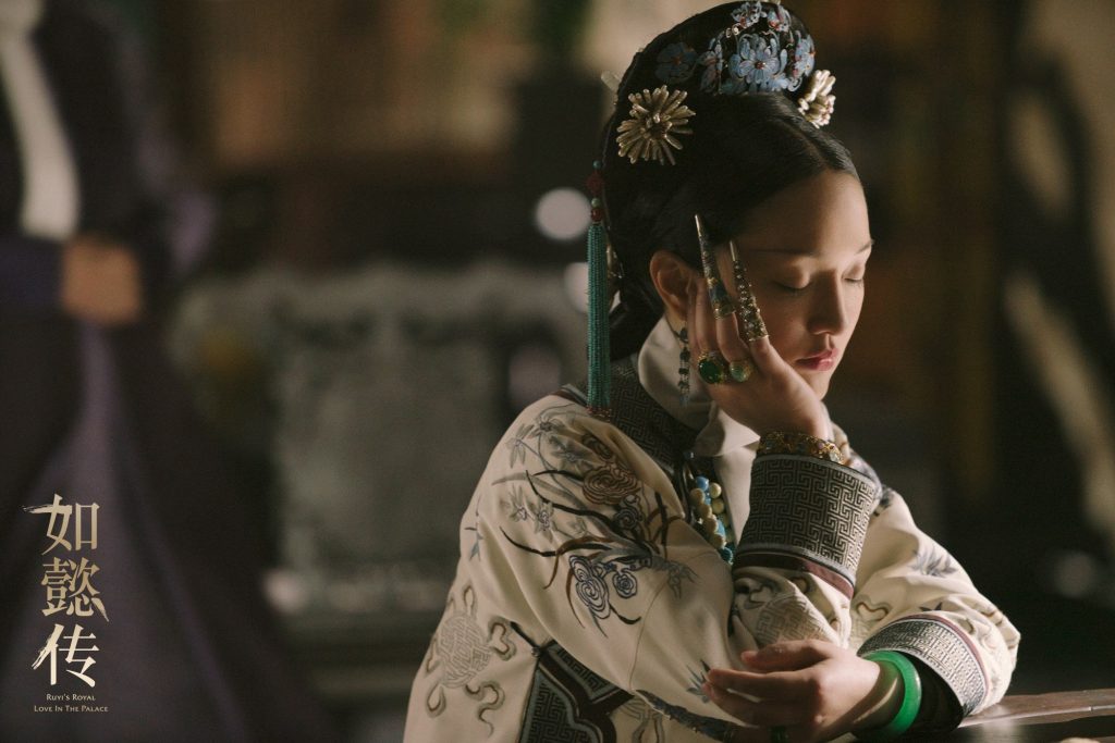 Vẻ đẹp tuổi 48 của 'Kế hoàng hậu Châu Tấn' được cô gìn giữ như thế nào?  - Ảnh 3